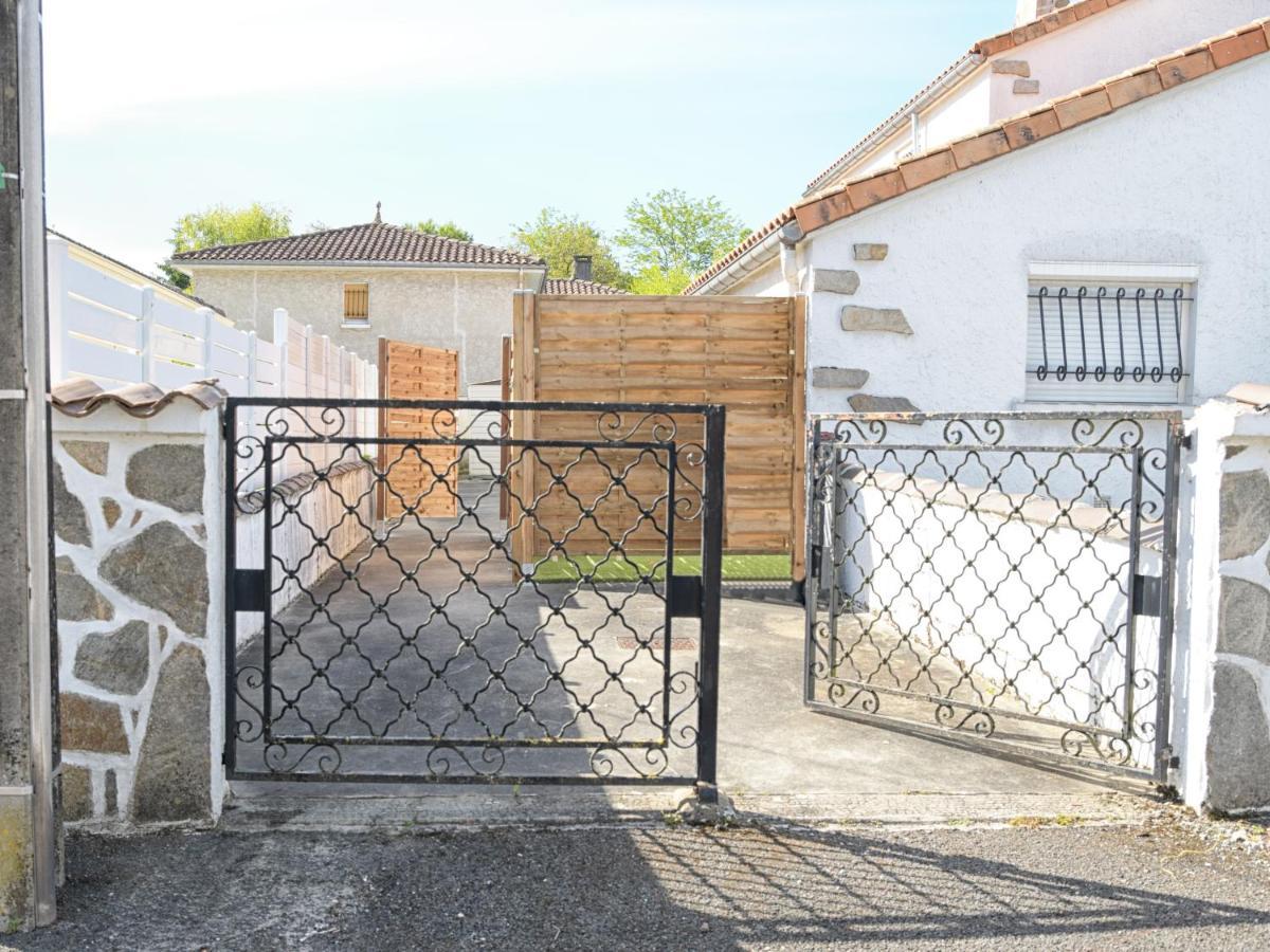 Apartamento T2 - 28M2 Avec Cour Et Stationnement, Wifi Et Linge Fournis Angulema Exterior foto